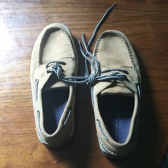 boys size 5 - Picture 1 of 8